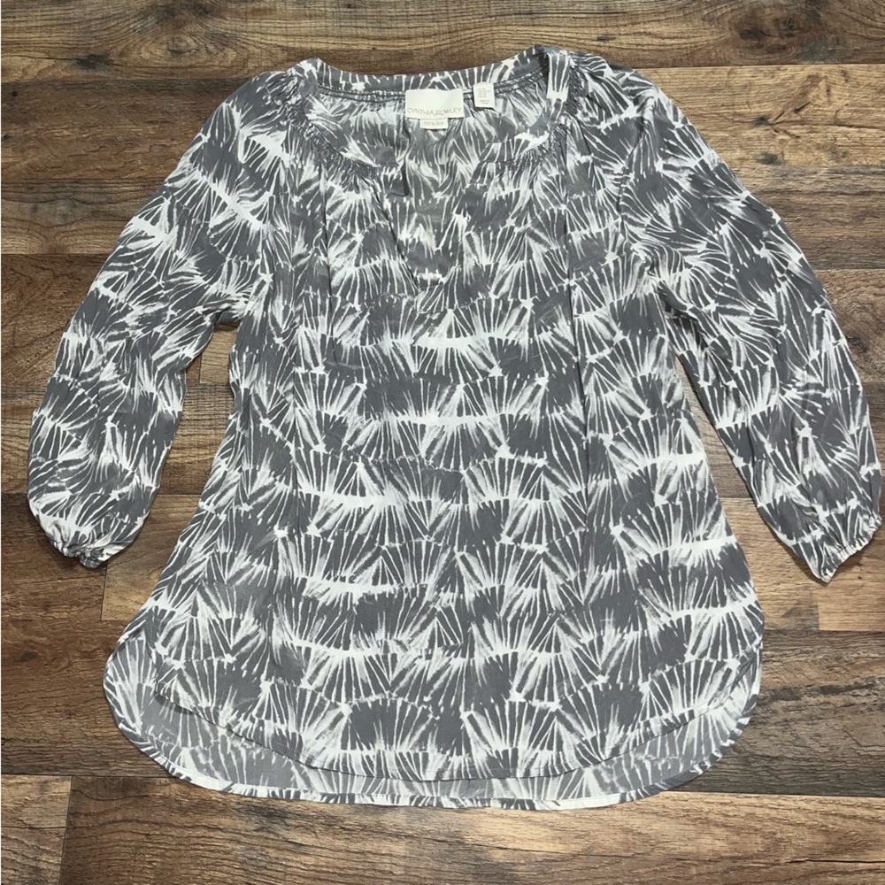 Cynthia Rowley 100% Silk Gray and White Blouse